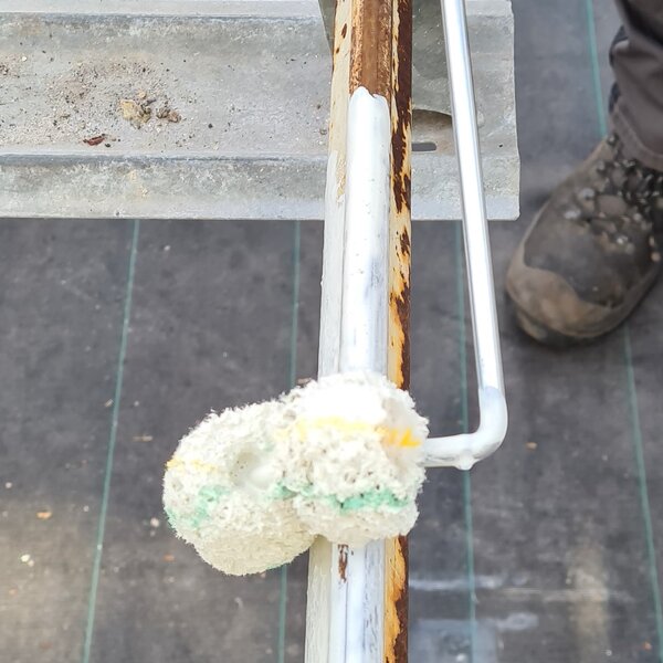 PipePaint protects heating pipes in your greenhouse against rust